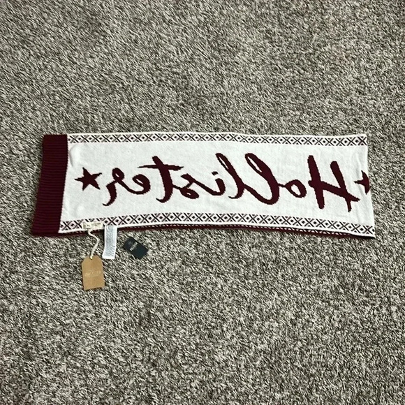 Hollister Double Side Spellout Winter Scarf Ivory Burgundy Unisex - Picture 3 of 5